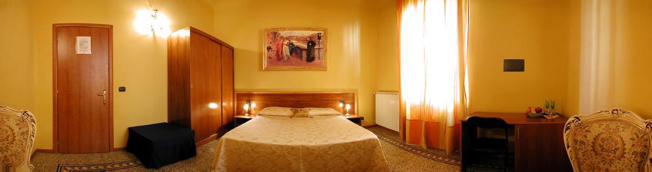 Doppelzimmer mit eigenem externen Bad