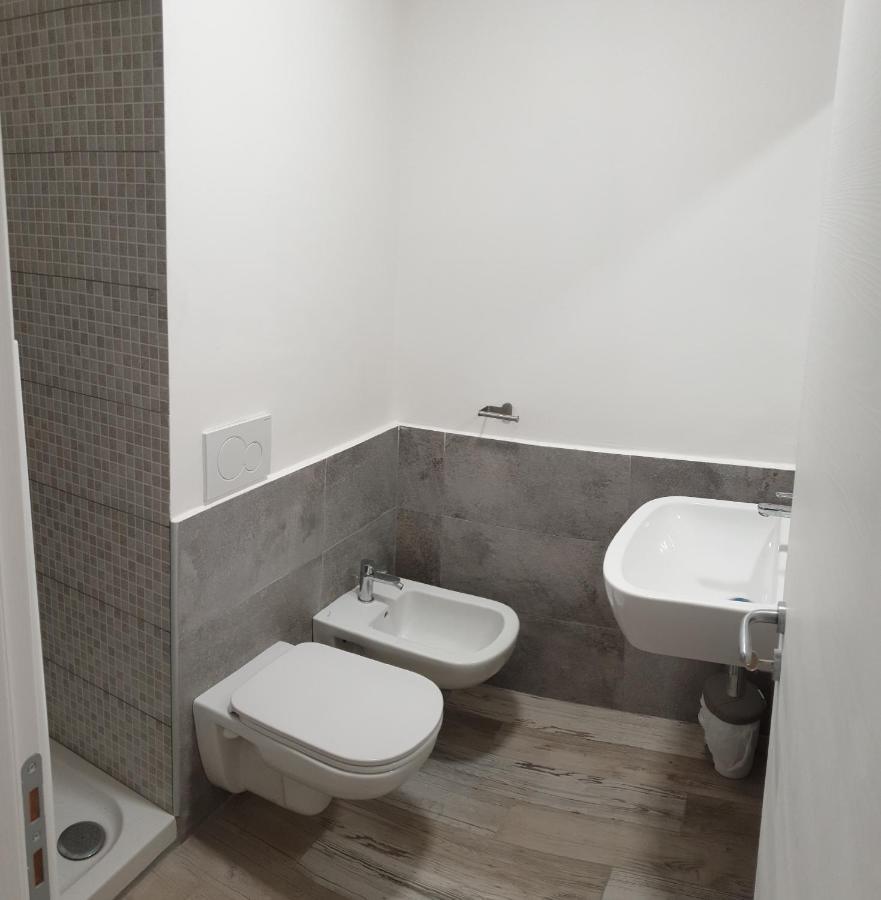 Zweibettzimmer mit eigenem Bad außerhalb des Zimmers