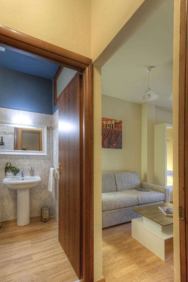 Queen Room with Balcony,1240866094:JPEG