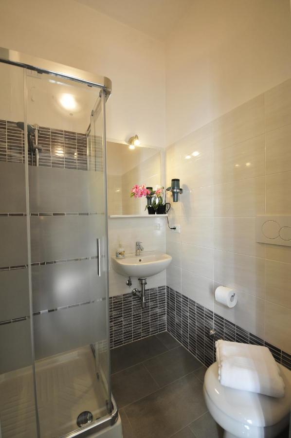 Quarto com Cama de Casal ou 2 de Solteiro