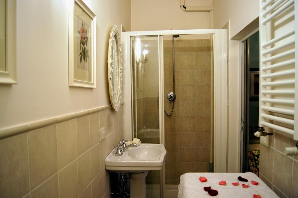 Studio (2 Adults),136542279:JPEG