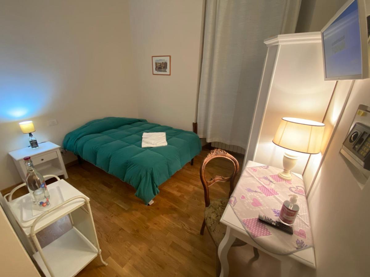 Chambre Simple avec Petit Lit Double.