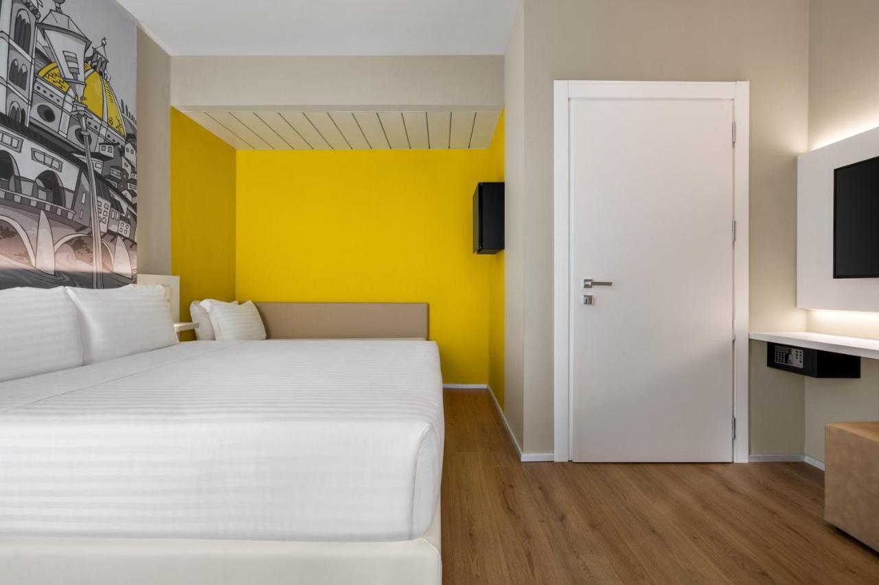 1 Queen Bed and 1 Sofa Bed room, Standard, Non-Smoking,1352698672:JPEG