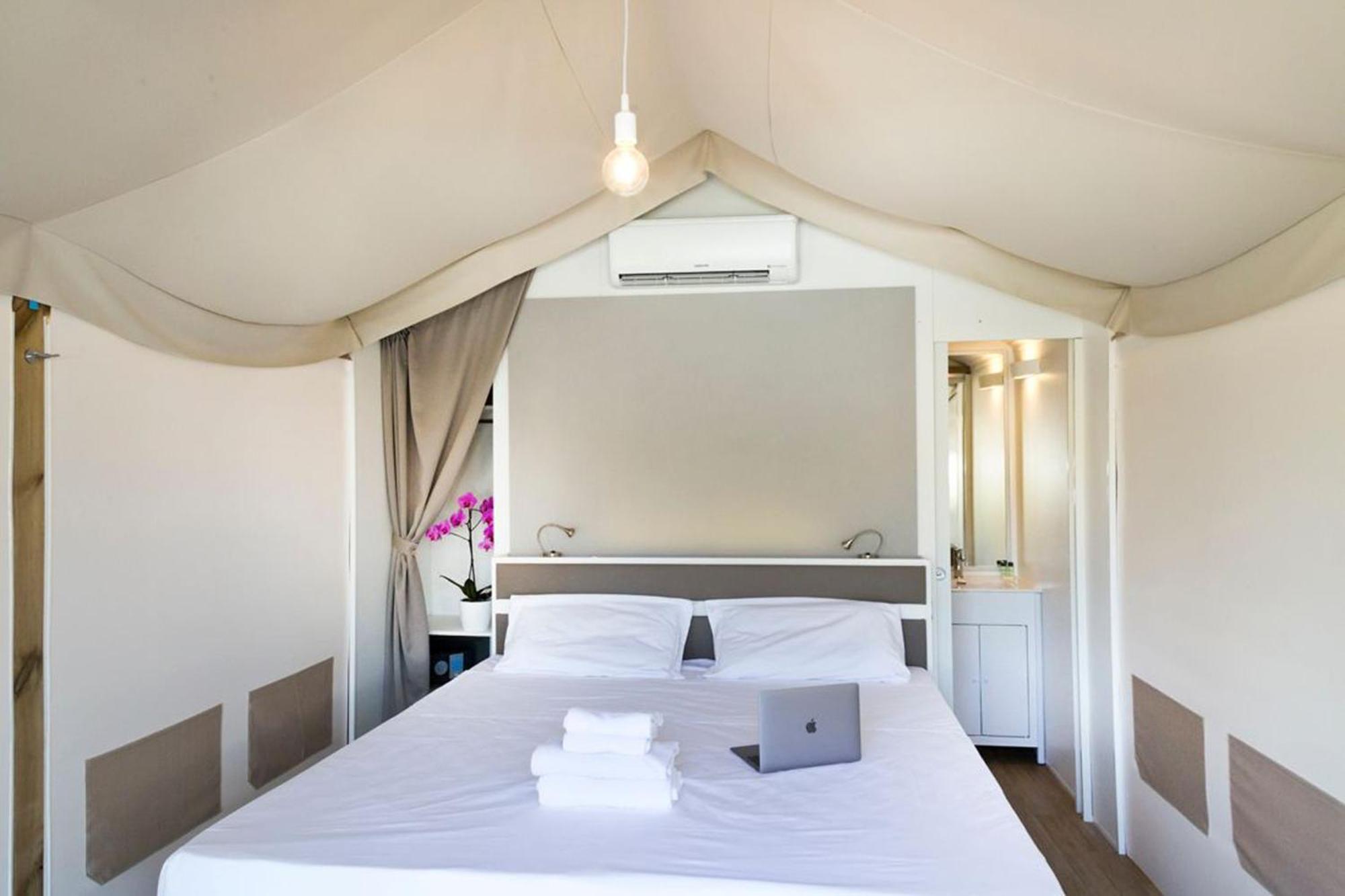 Tent,1586847232:JPEG