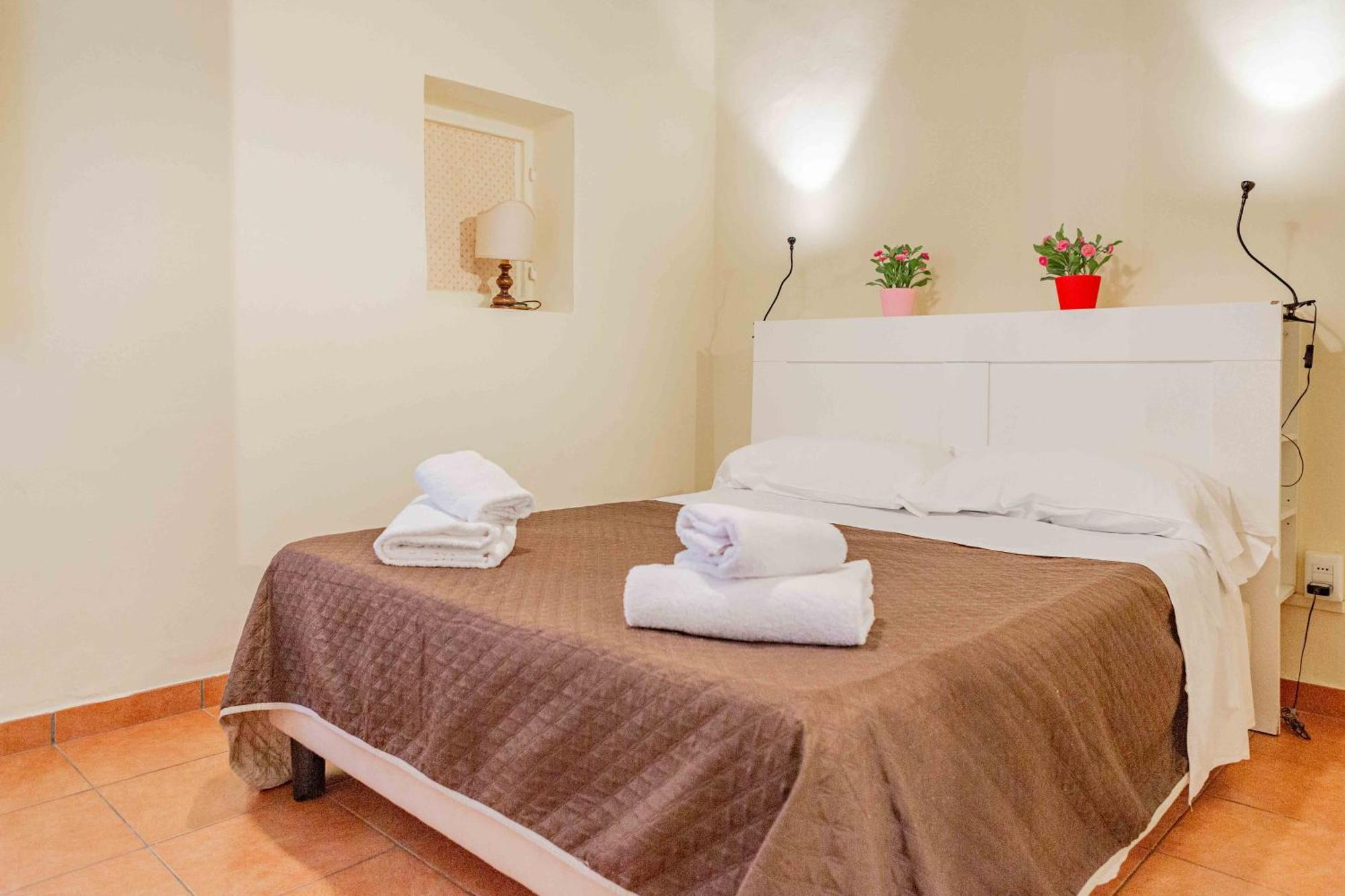 Small Double Room,1540940752:JPEG