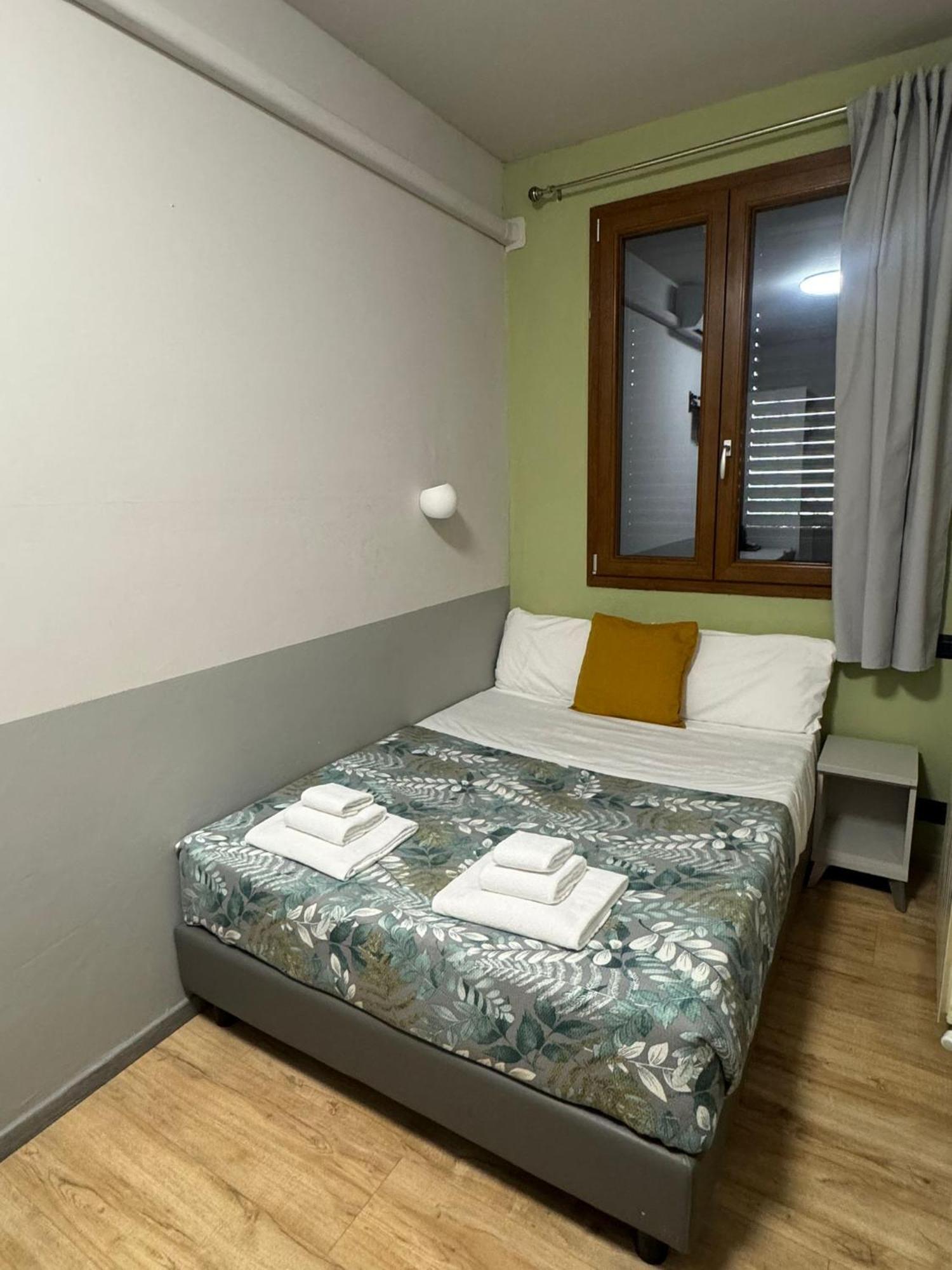 Economy Queen Room,1643151300:JPEG