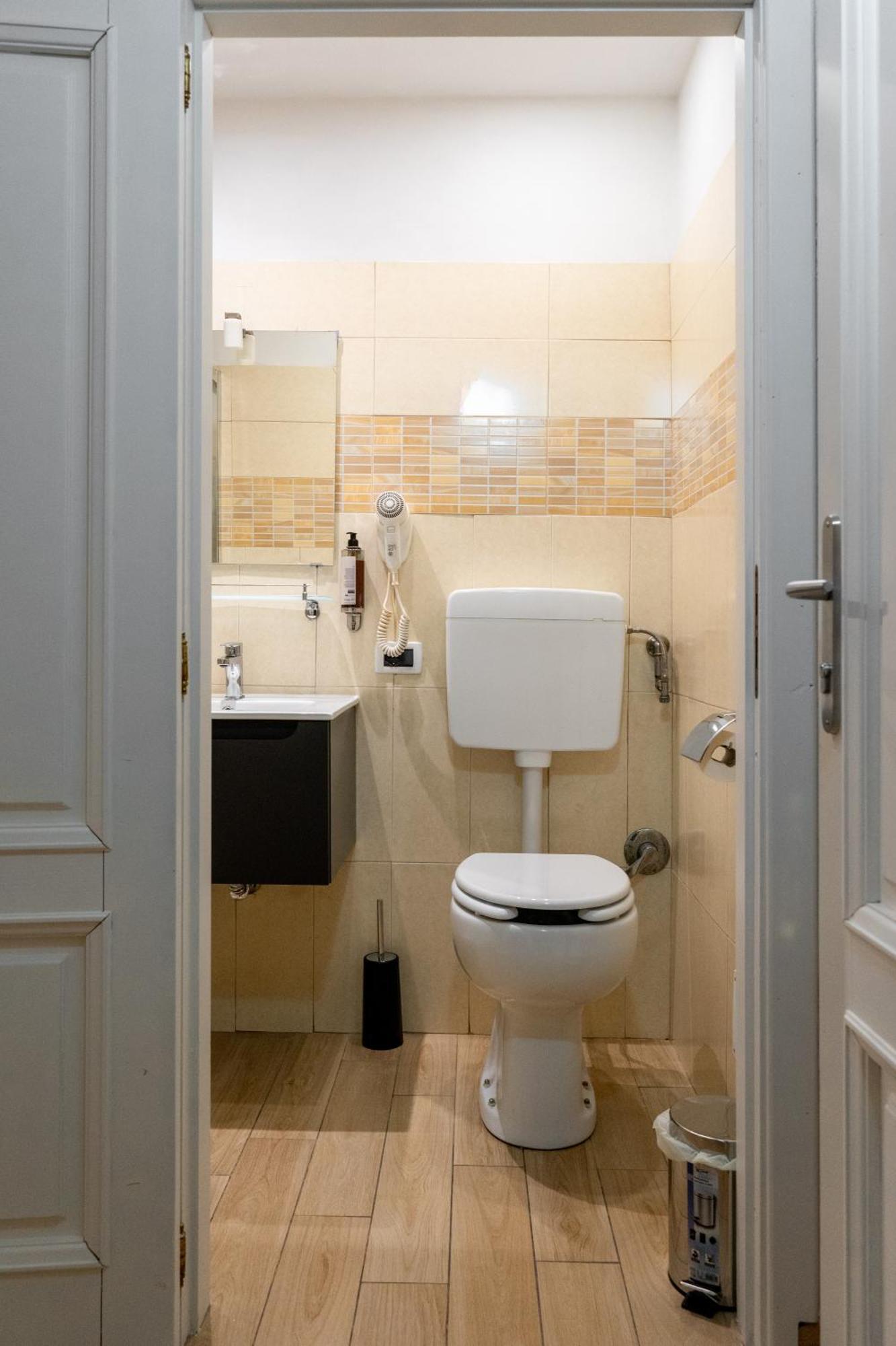 Large Single Room,1649041796:JPEG