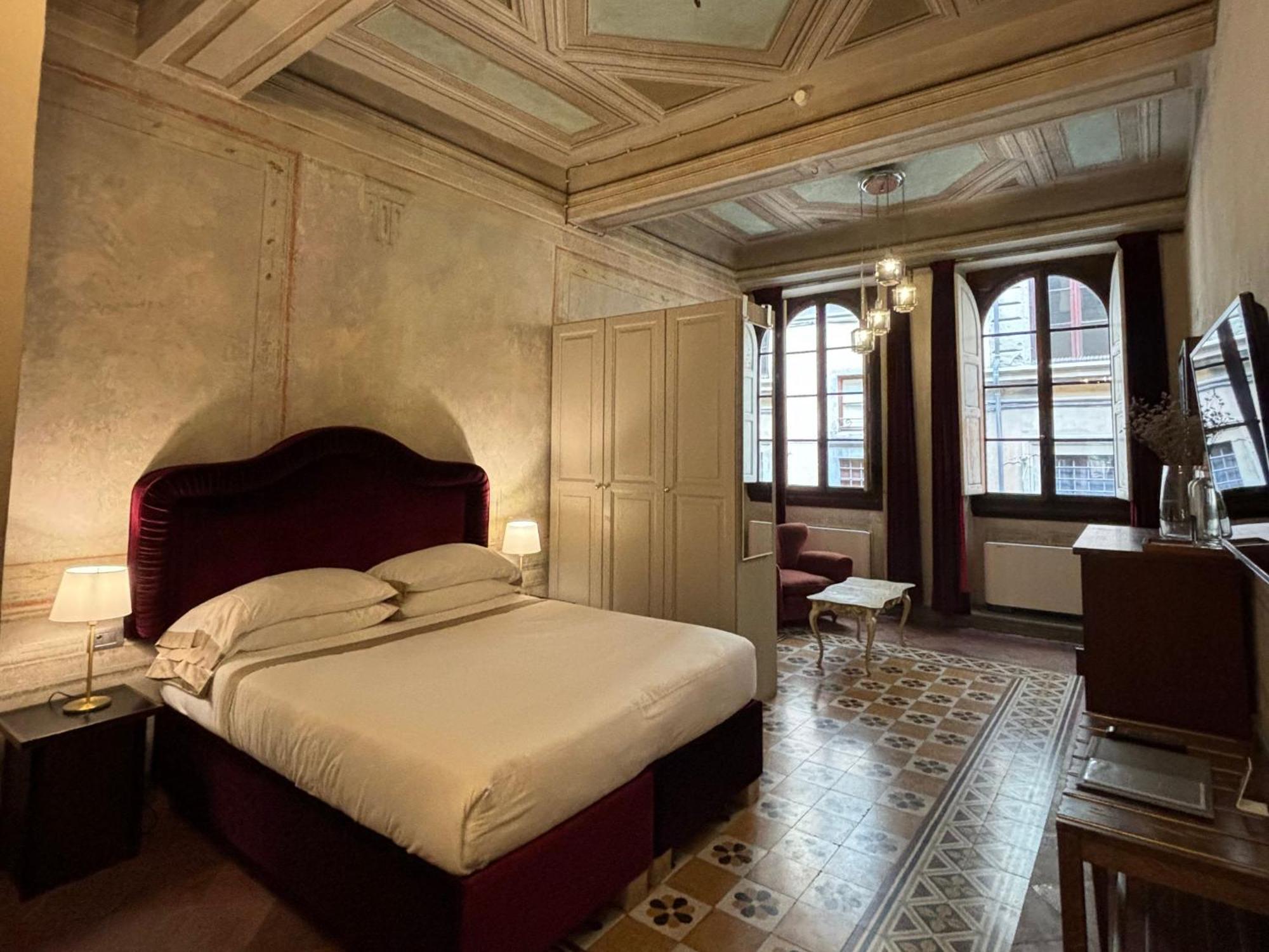 Large Room,1649051710:JPEG