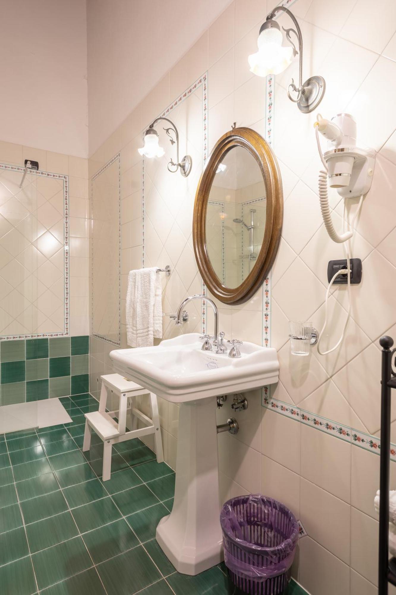 Deluxe Double or Twin Room City View