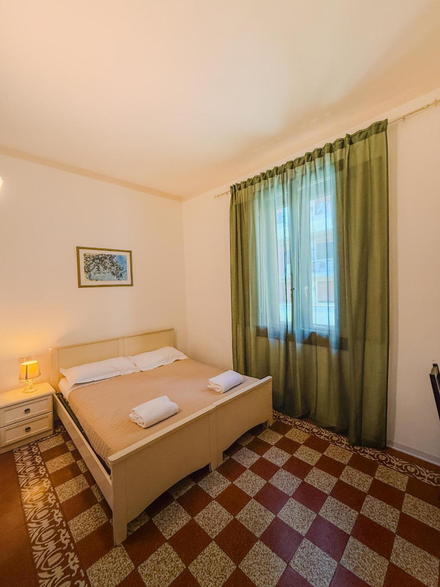 Double or Twin Room with Shared Bathroom,1666039583:JPEG