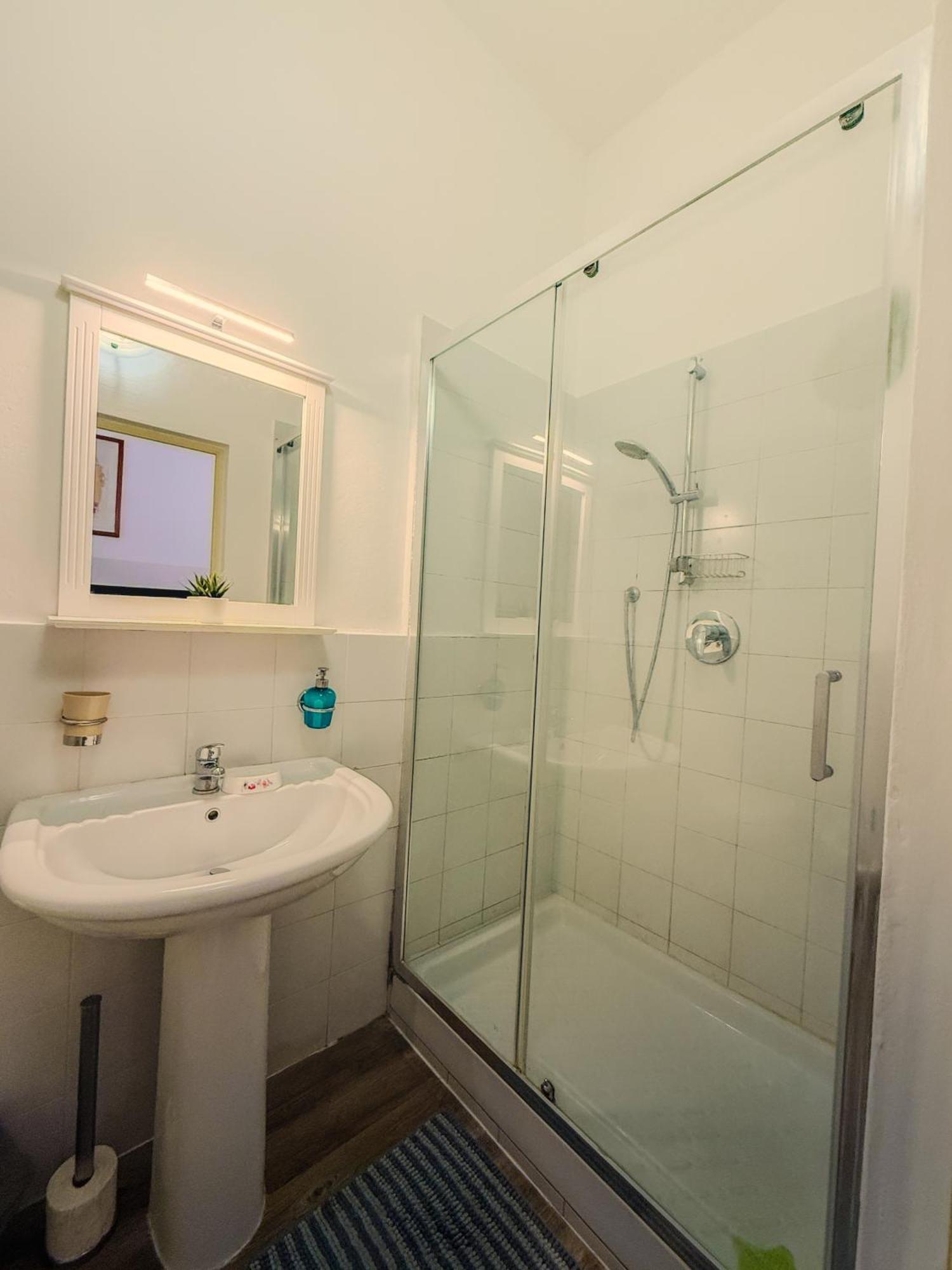 Double or Twin Room with Shared Bathroom,1667439873:JPEG