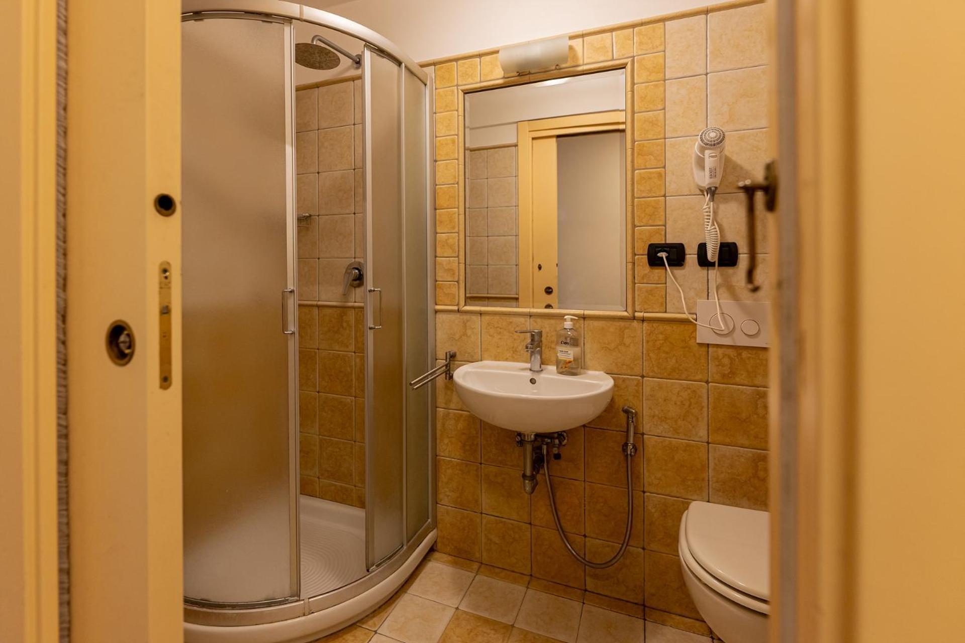 Single Bed in 6-Bed Mixed Dormitory Room,1746918758:JPEG