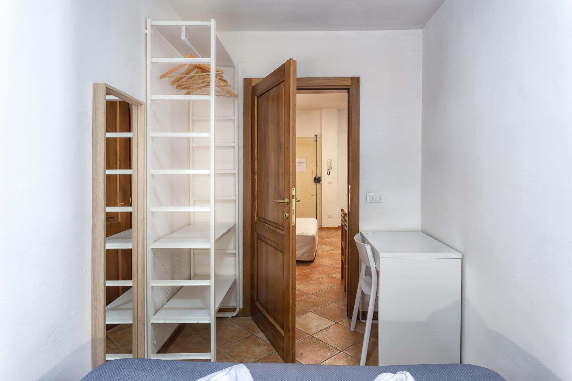 Two-Bedroom Apartment n°1 Via Giovan Battista Zannoni 6