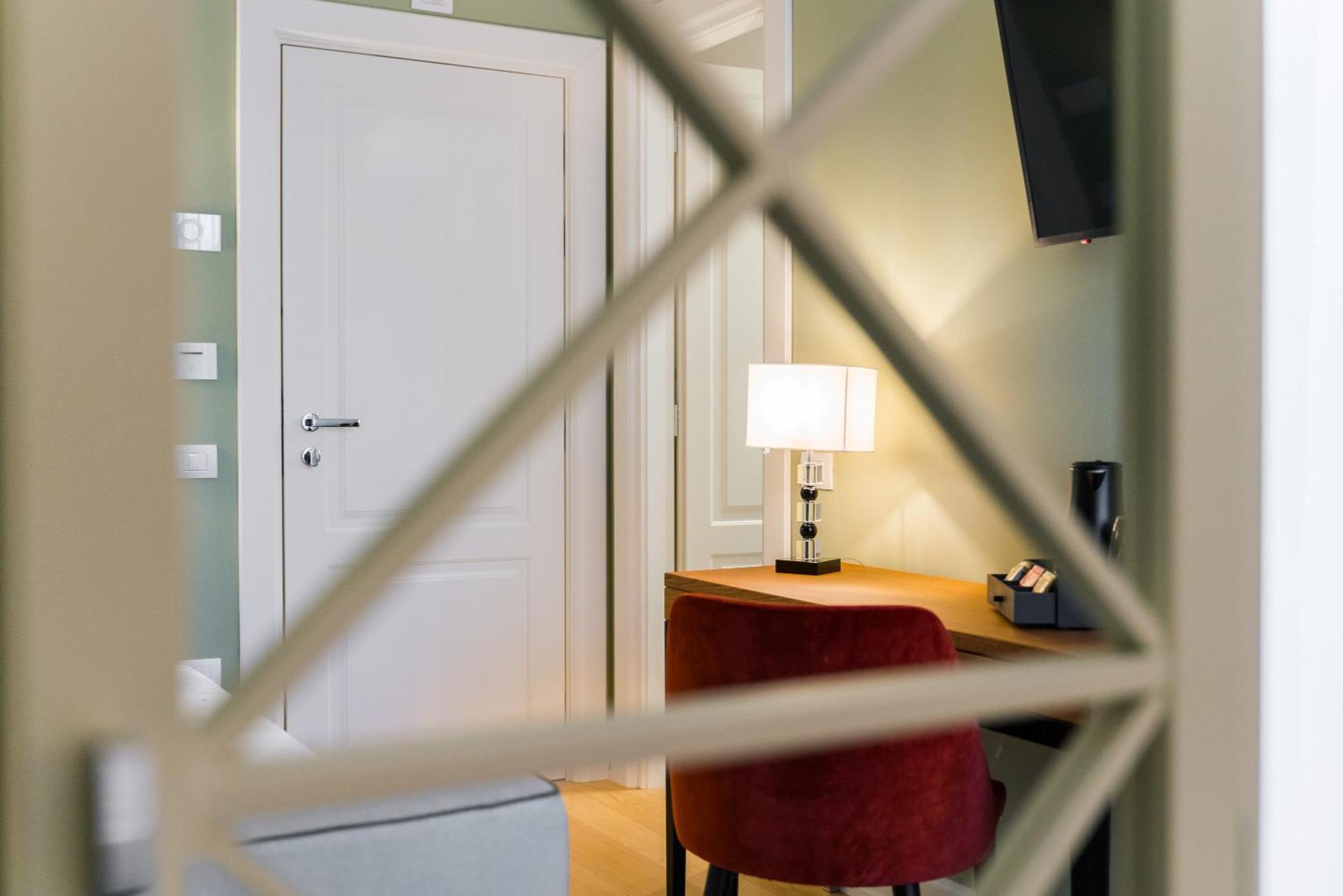 Single Room,1756502041:JPEG