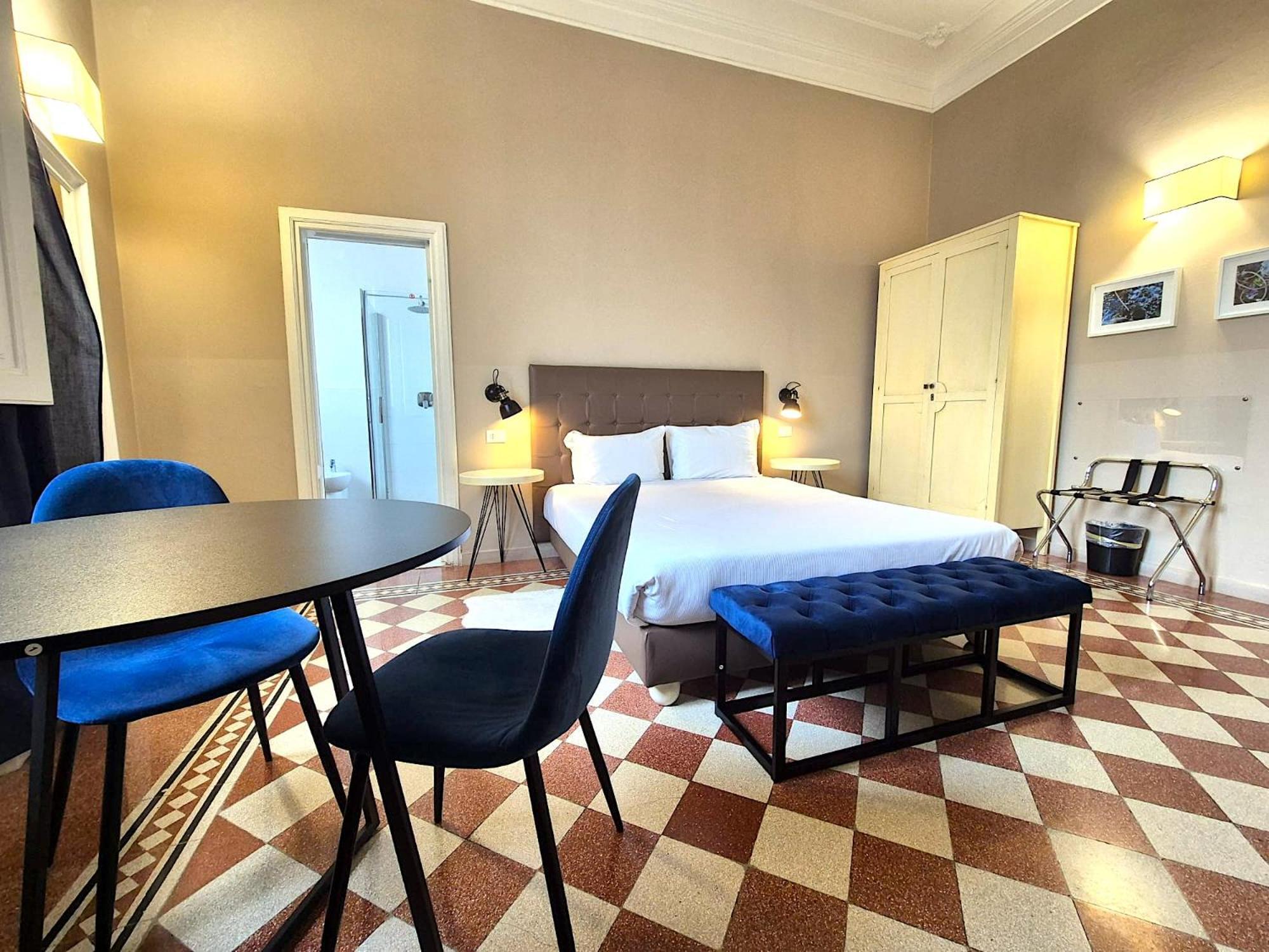 Deluxe Queen Room