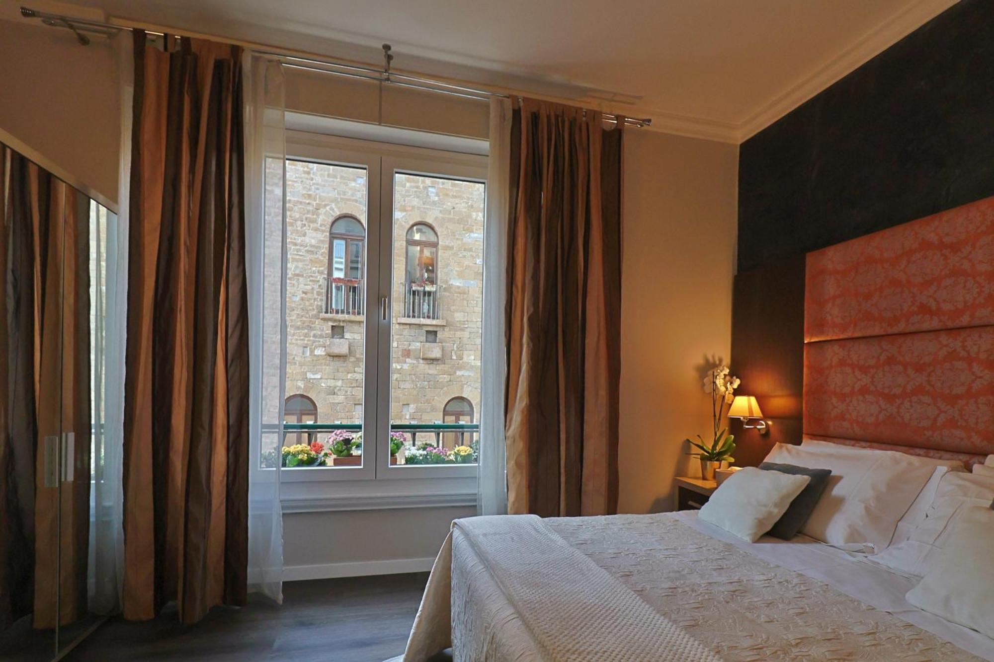 Deluxe Double Room with City View,1758907692:JPEG