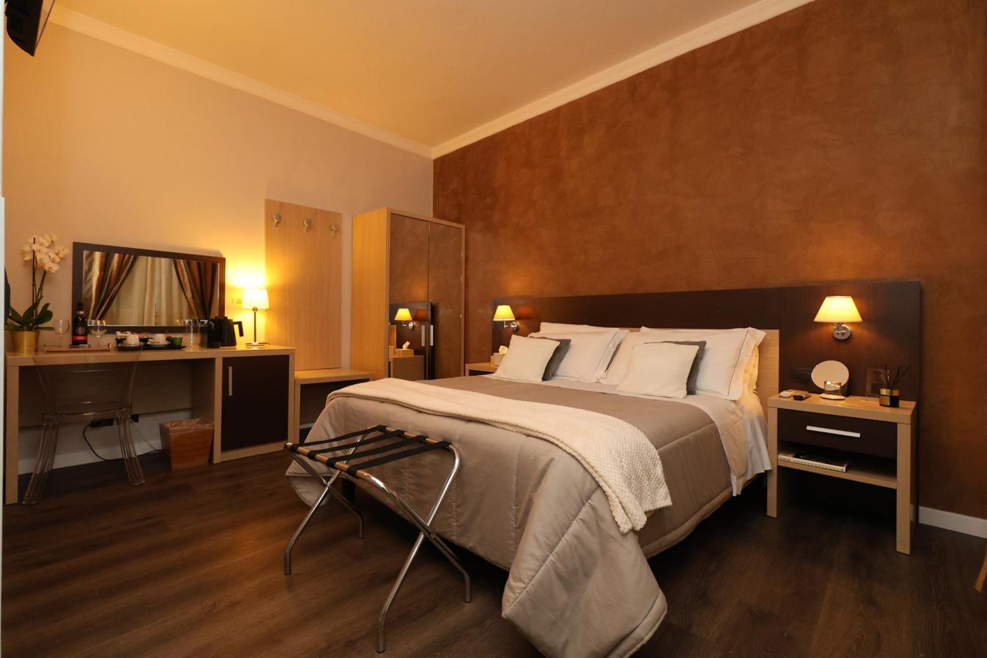 Deluxe Double Room,1758907805:JPEG