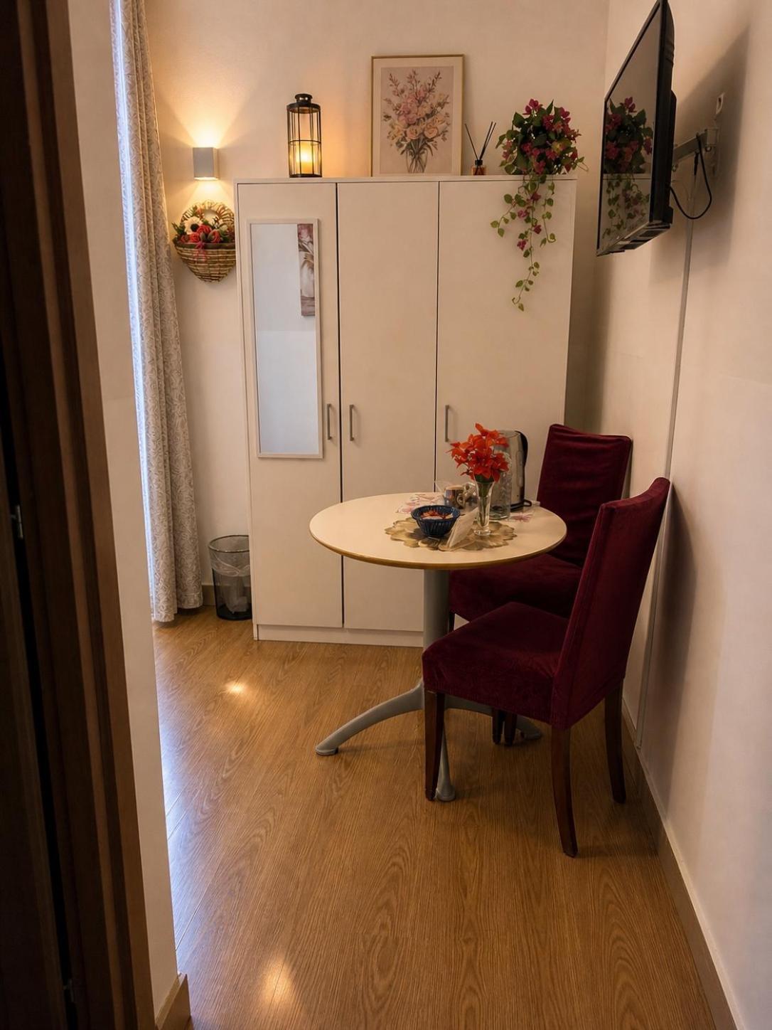 Queen Room