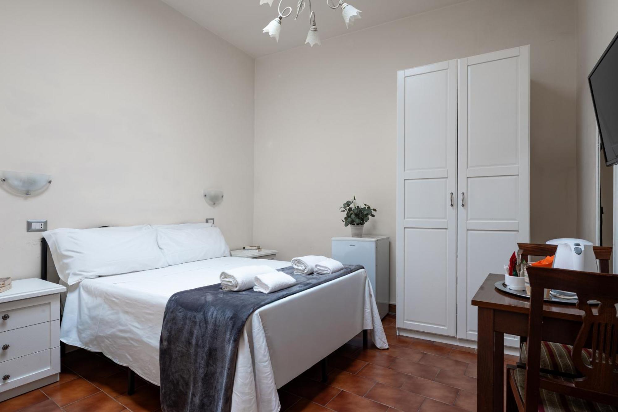 Chambre Double Basique avec Salle de Bains Extérieure Privée