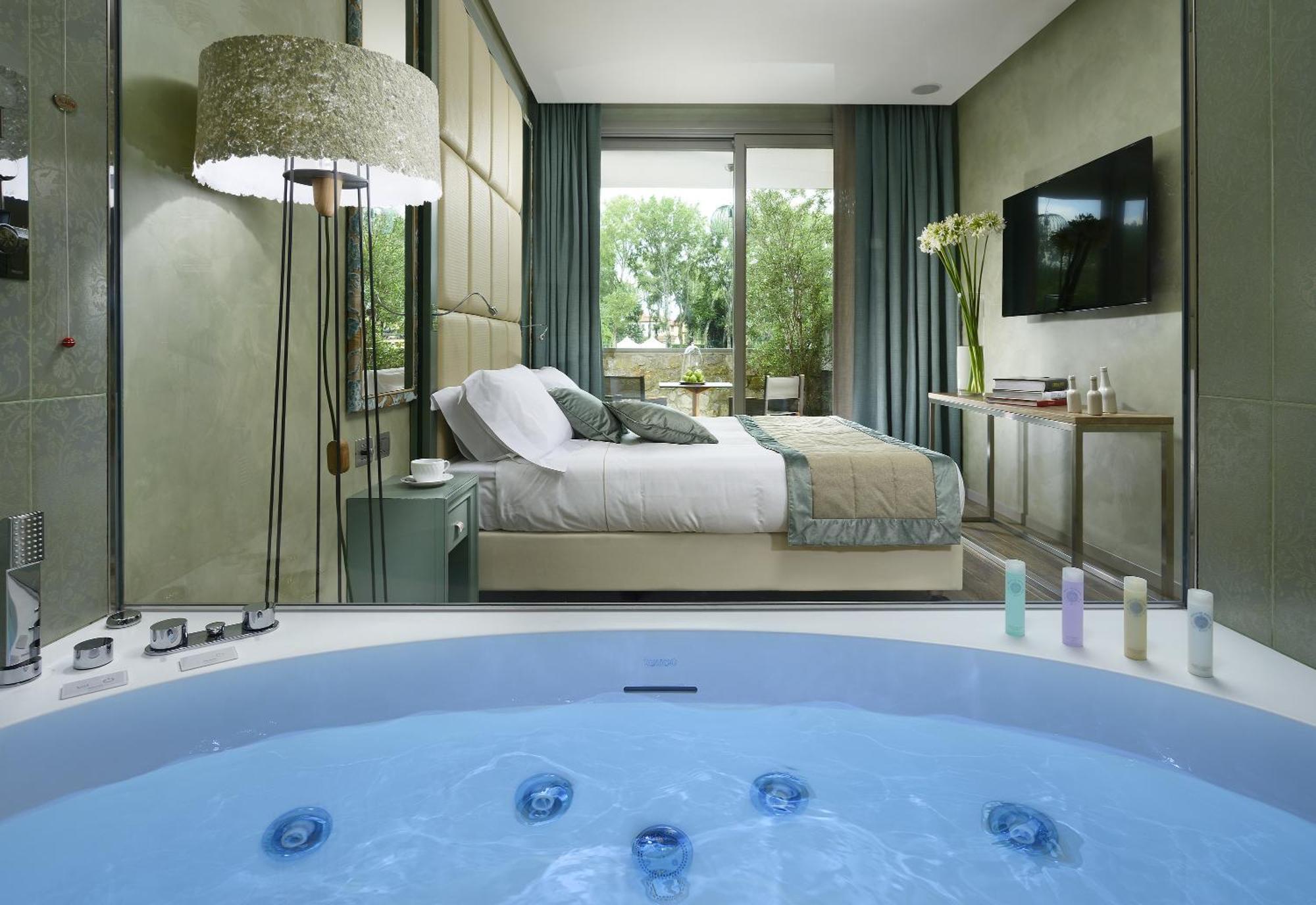 Deluxe Double Room with Arno View,195618532:JPEG