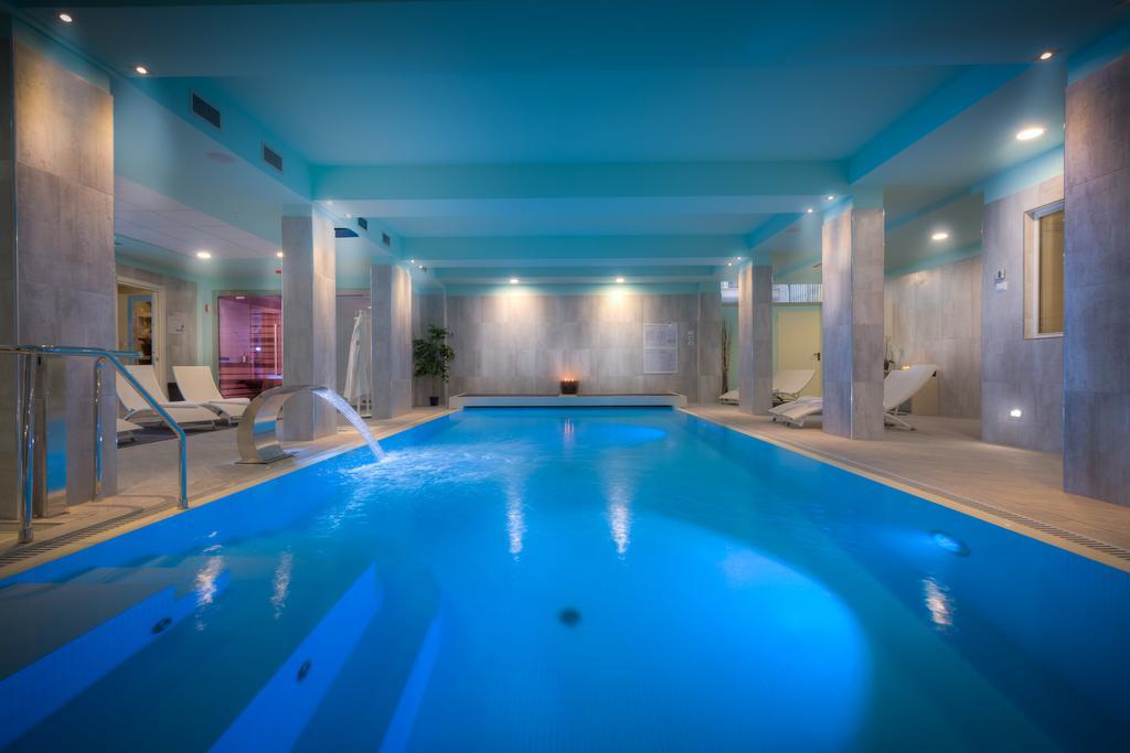 Studio with kitchen & Pool Access