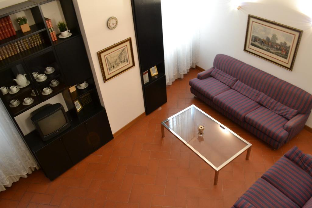 Double Room with Private External Bathroom,215533577:JPEG