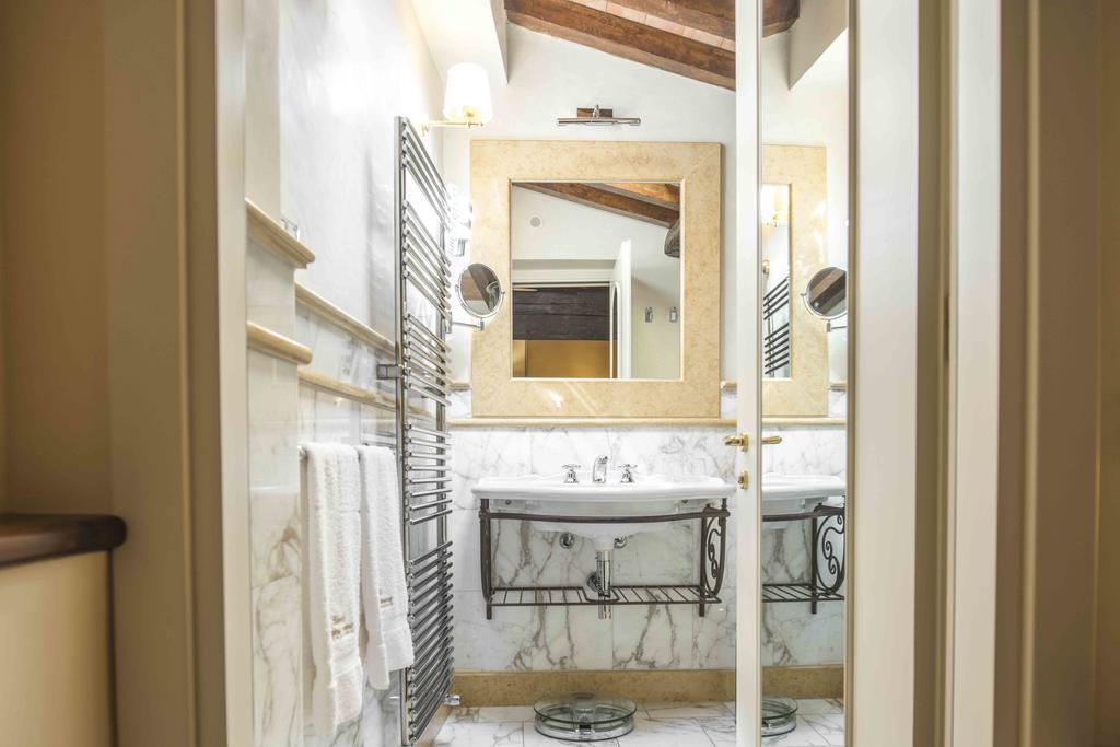 Junior Suite - Split Level,257840541:JPEG