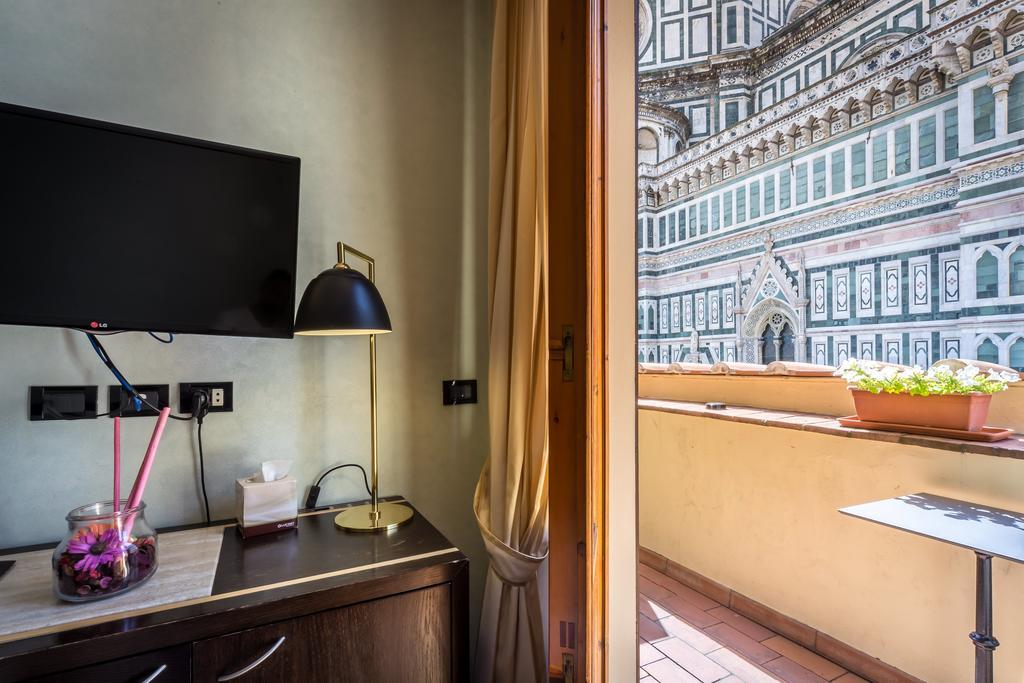 Single Room with Balcony and View,1387365641:JPEG