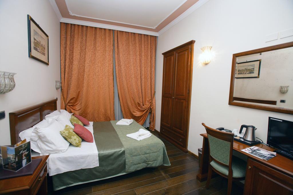 Doppel- oder Zweibettzimmer