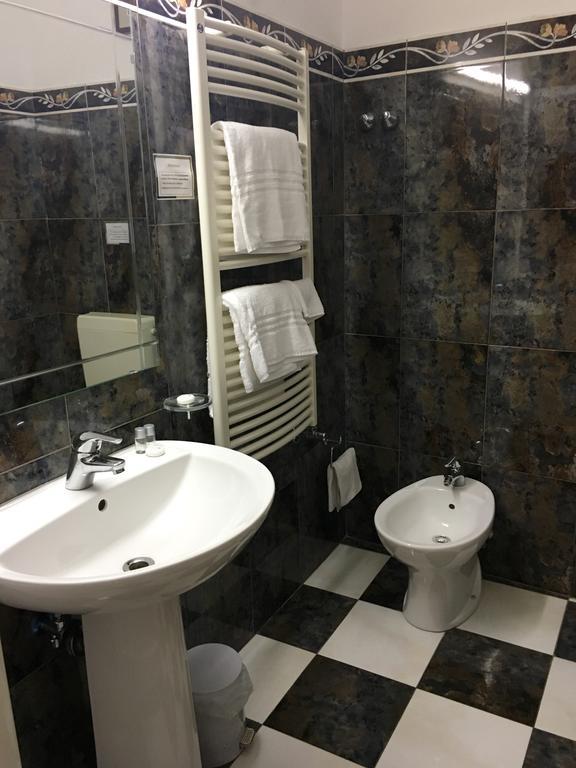 Double or Twin Room,396815583:JPEG