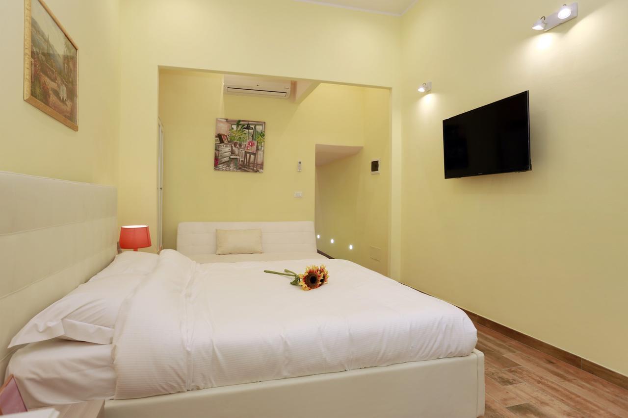 Five-Bedroom House,526117980:JPEG