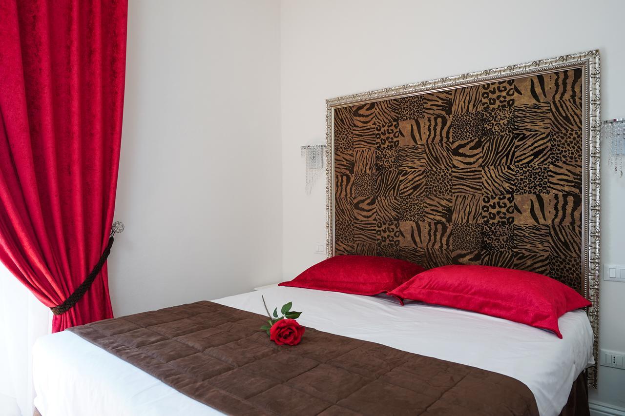 Double Room with Private External Bathroom,587695356:JPEG