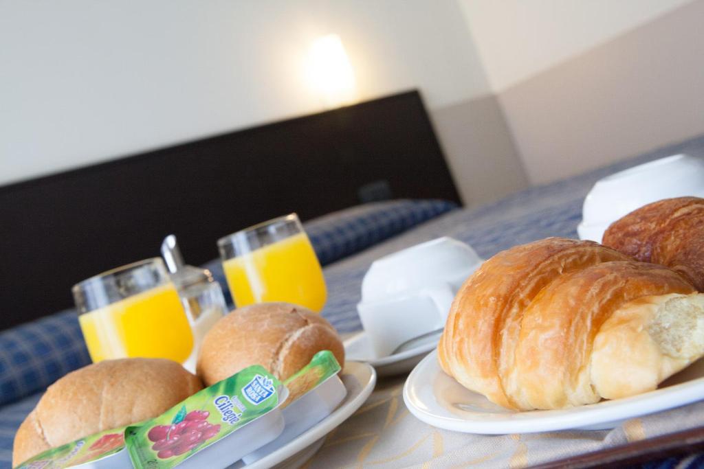 Single Room,117338038:JPEG