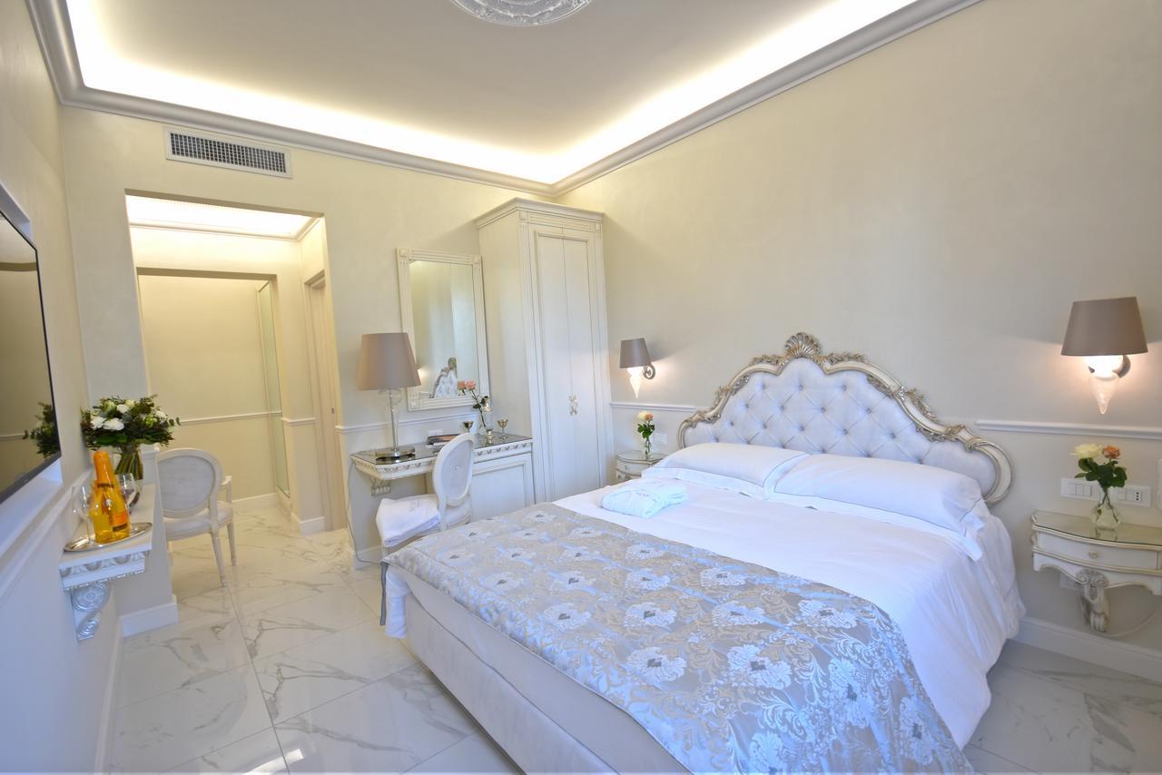 Deluxe Double Room with Spa Access,643661094:JPEG