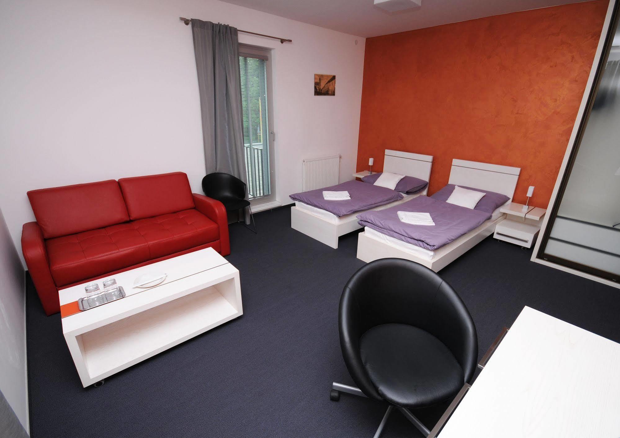 Single Room,1598889665:JPEG
