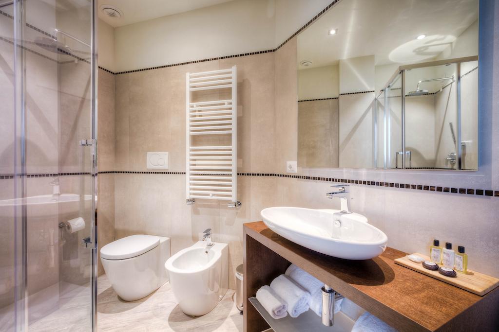 Junior Suite with Kitchen & Pool Access