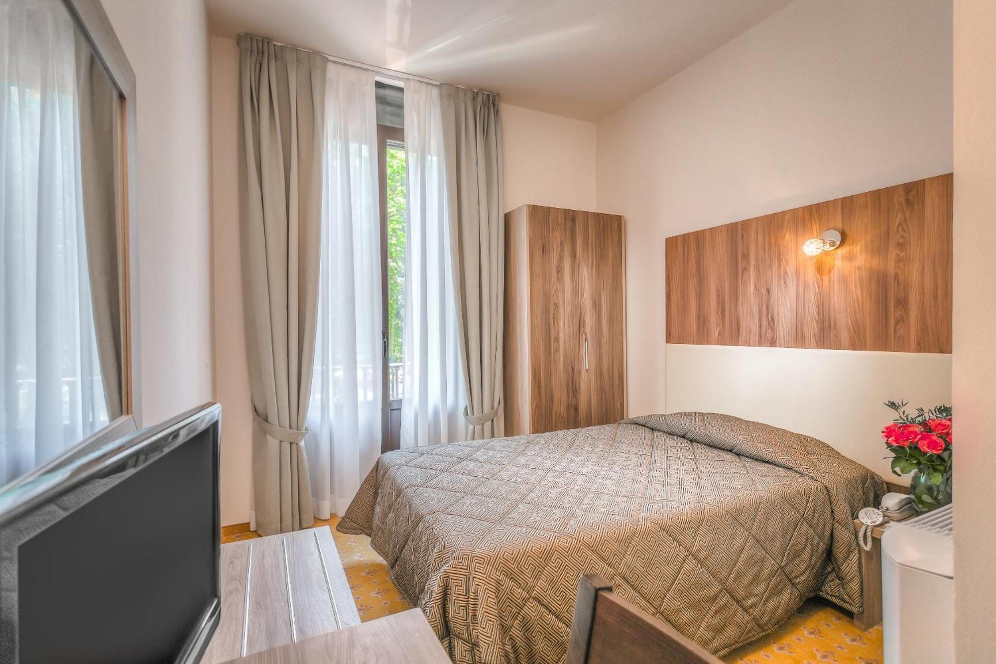 Single Room,689423856:JPEG