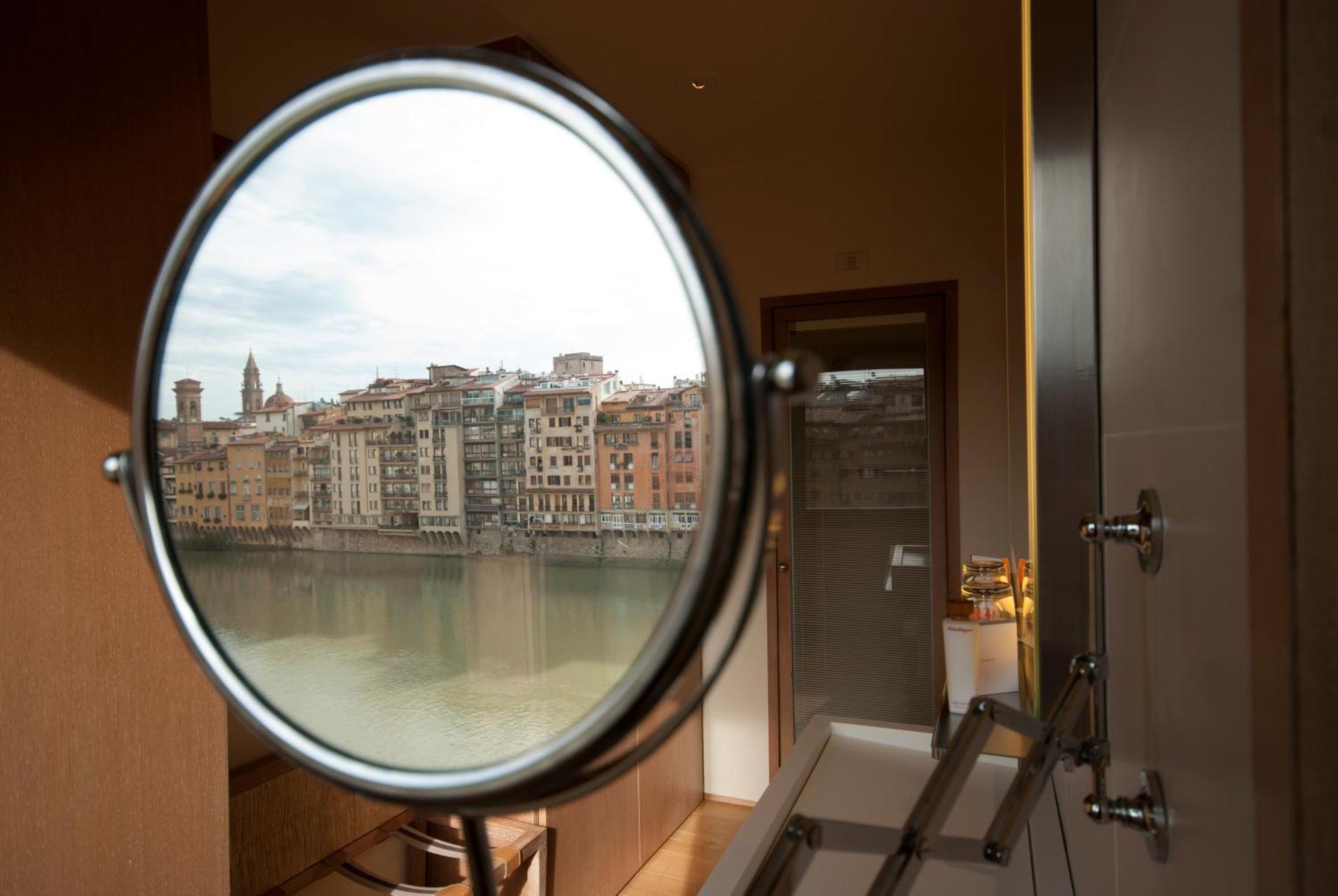 Habitación Doble Prestige - vistas al río Arno