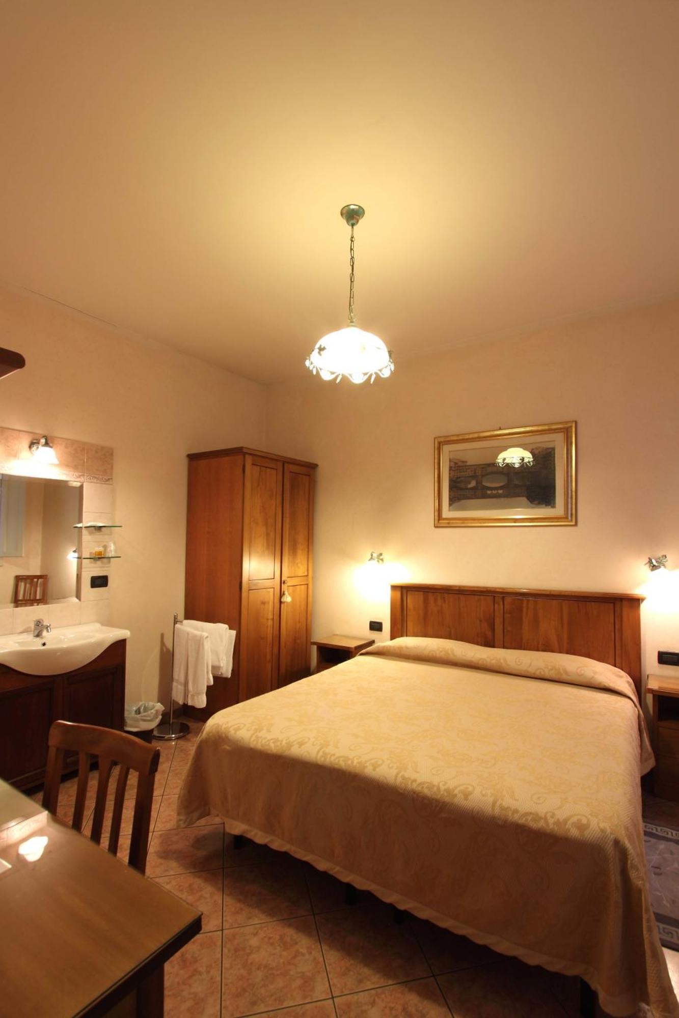 Tweepersoonskamer met Gedeelde Badkamer