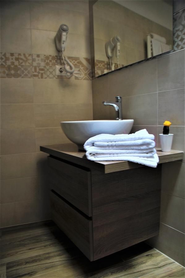 Deluxe Junior Suite,721128493:JPEG