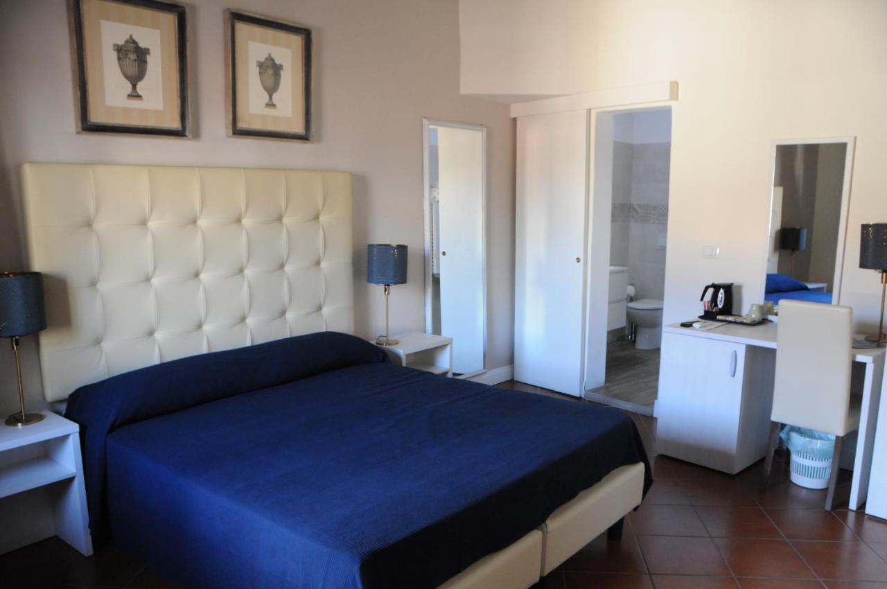 Standard Double or Twin Room,723860668:JPEG