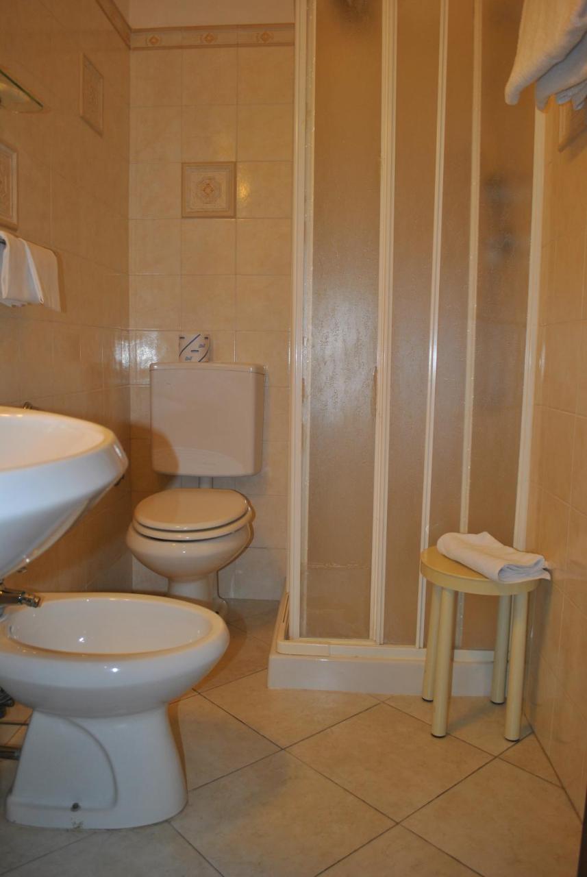 Economy Triple Room,1209444871:JPEG