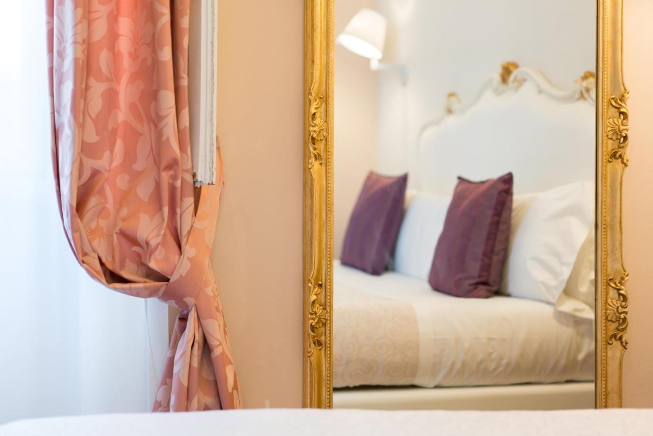 Small Double Room,1317380620:JPEG