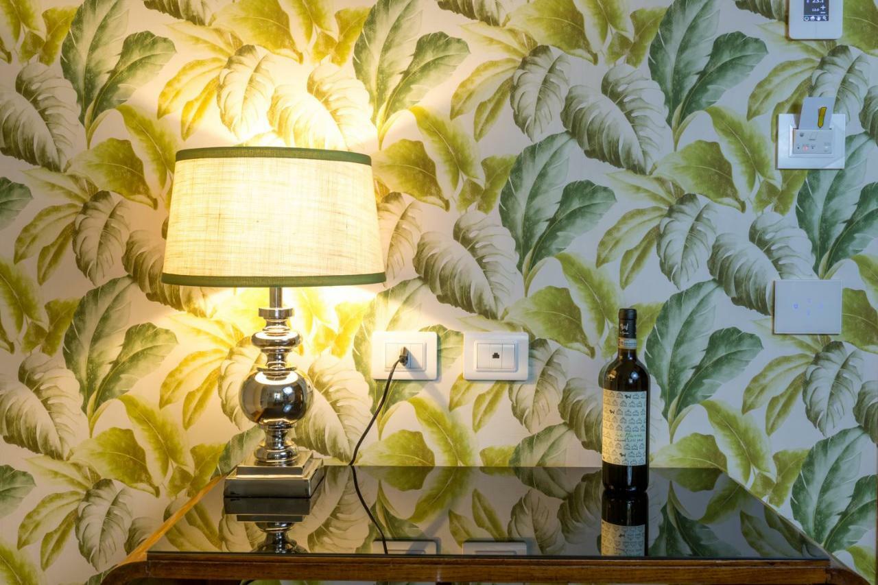 Large Double Room,779750442:JPEG