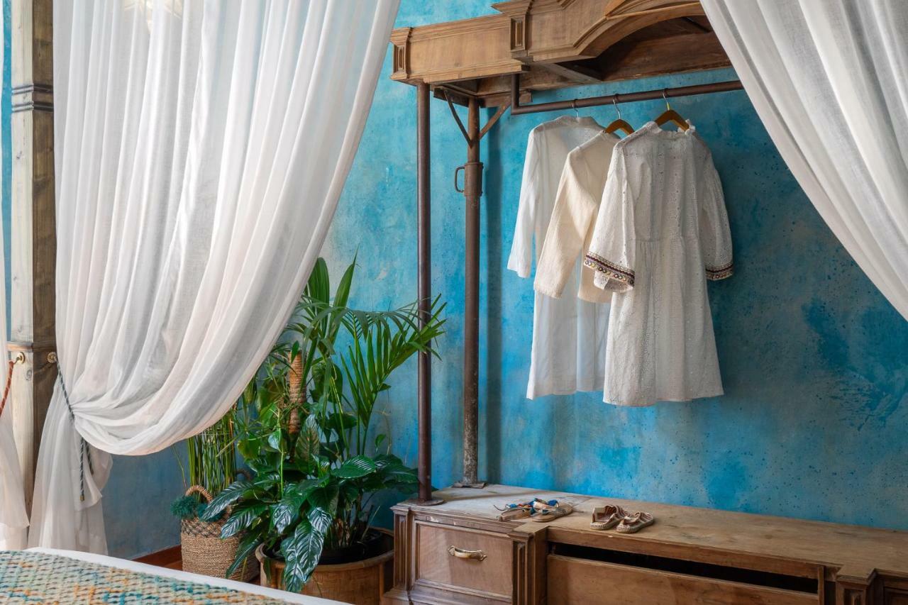 Queen Room Private External Bathroom