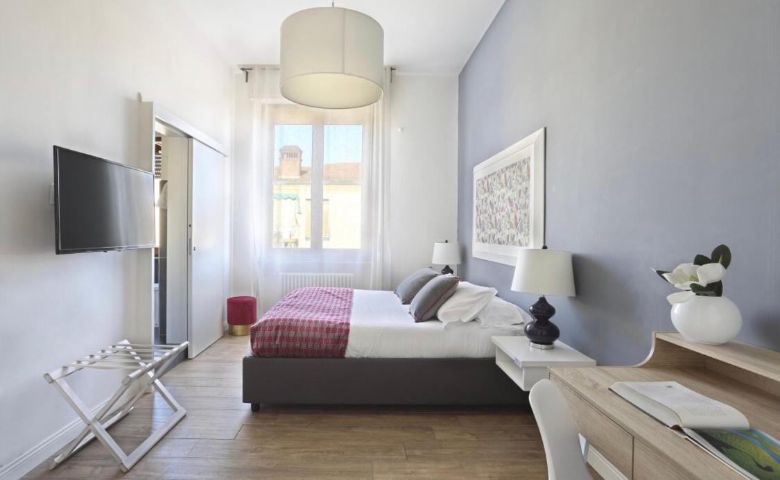 Three-Bedroom Apartment,965863339:JPEG