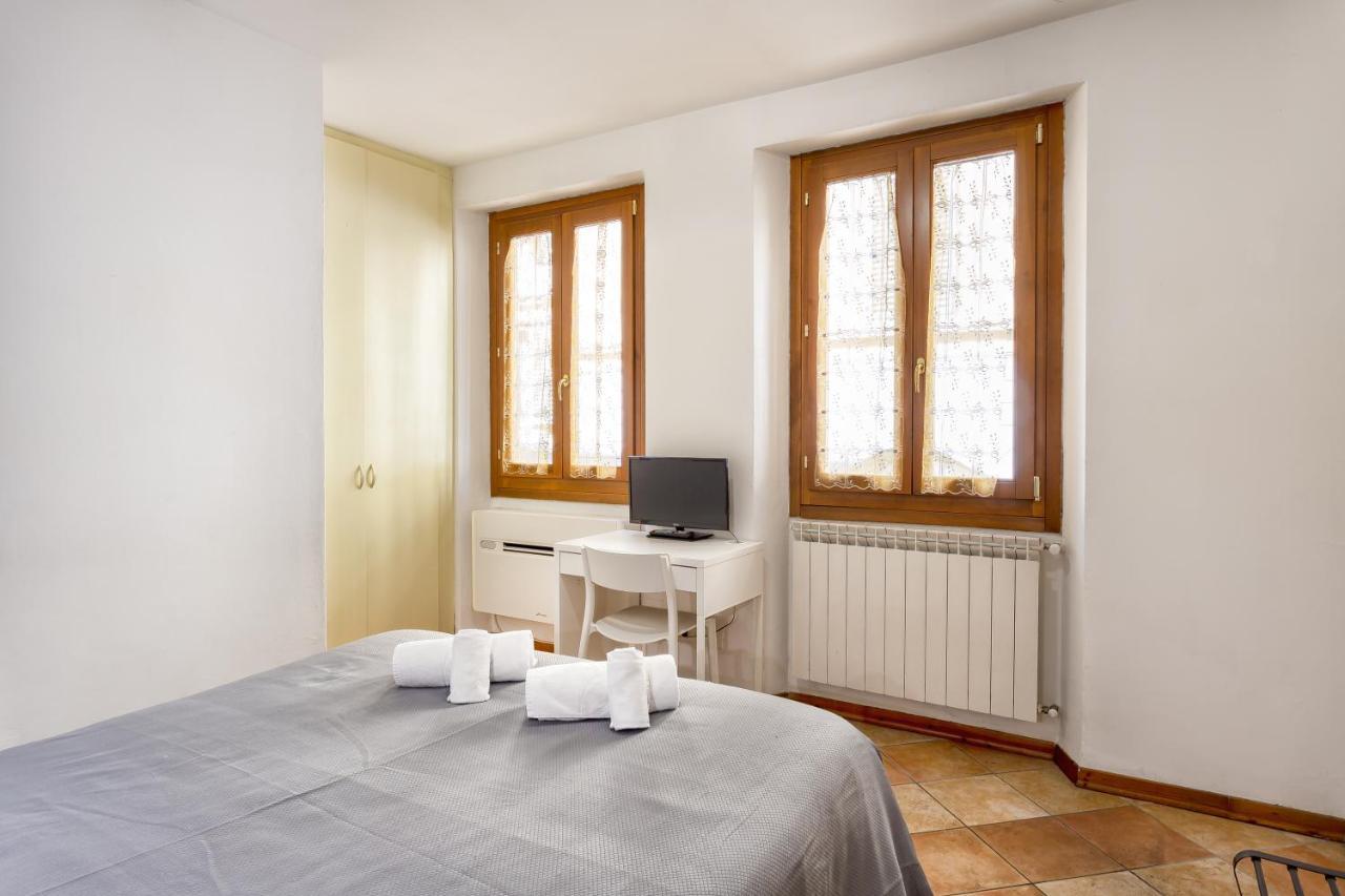 Two-Bedroom Apartment n°1 Via Giovan Battista Zannoni 6