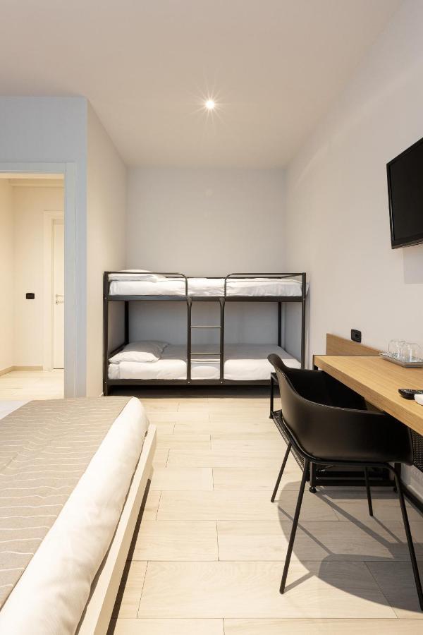 Triple Room,989561605:JPEG