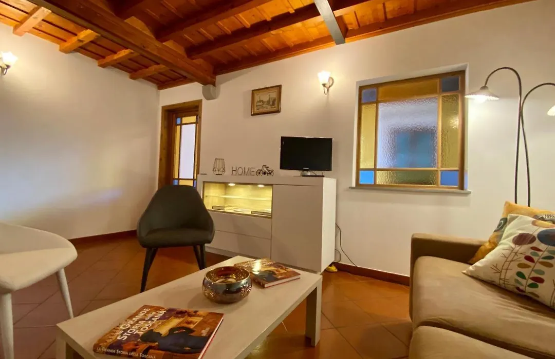 Cozy 4Th And Top Floor Apartment-1