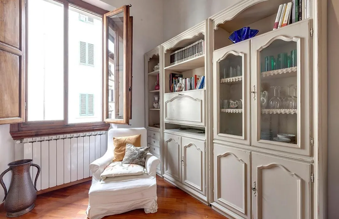 Gastone Apartment By Mamo Florence-1